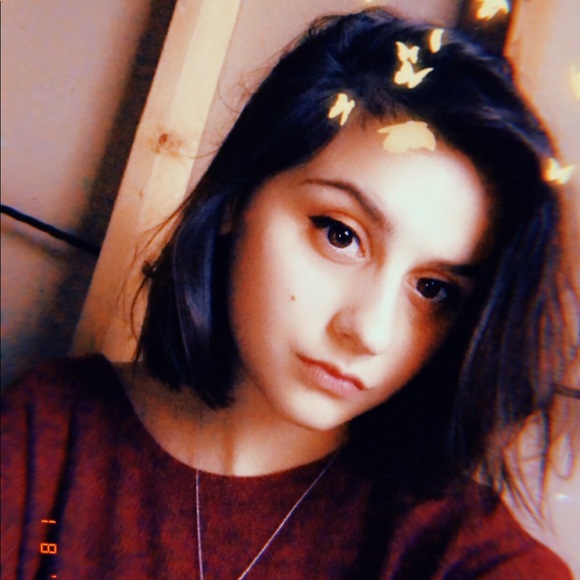 Poshmark profile picture for @smugglers